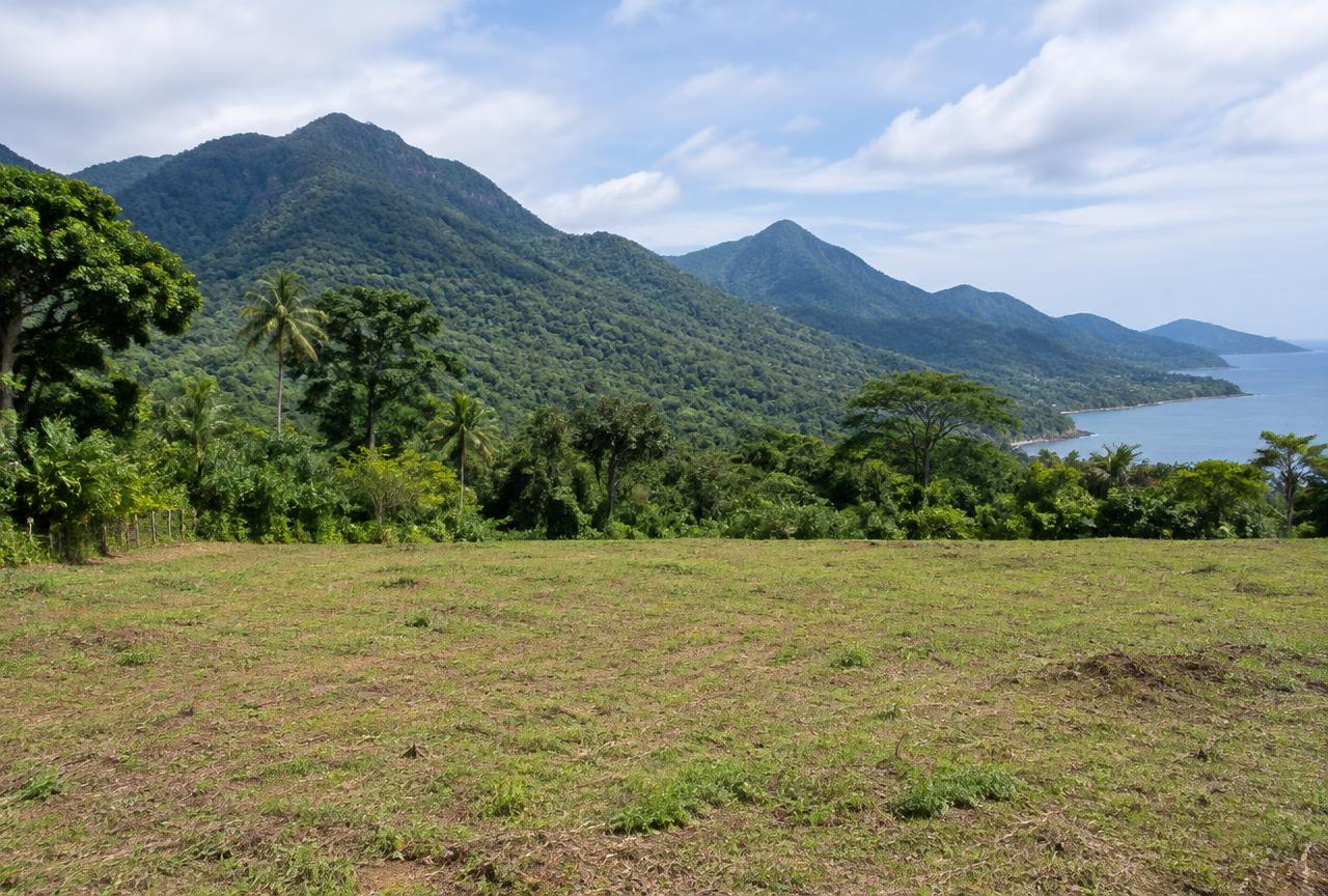Terreno com vista para a serra (demonstração)